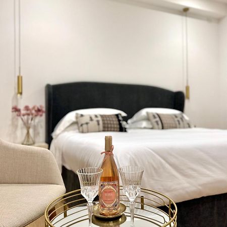 Feel Boutique Rooms Oristano Exteriör bild