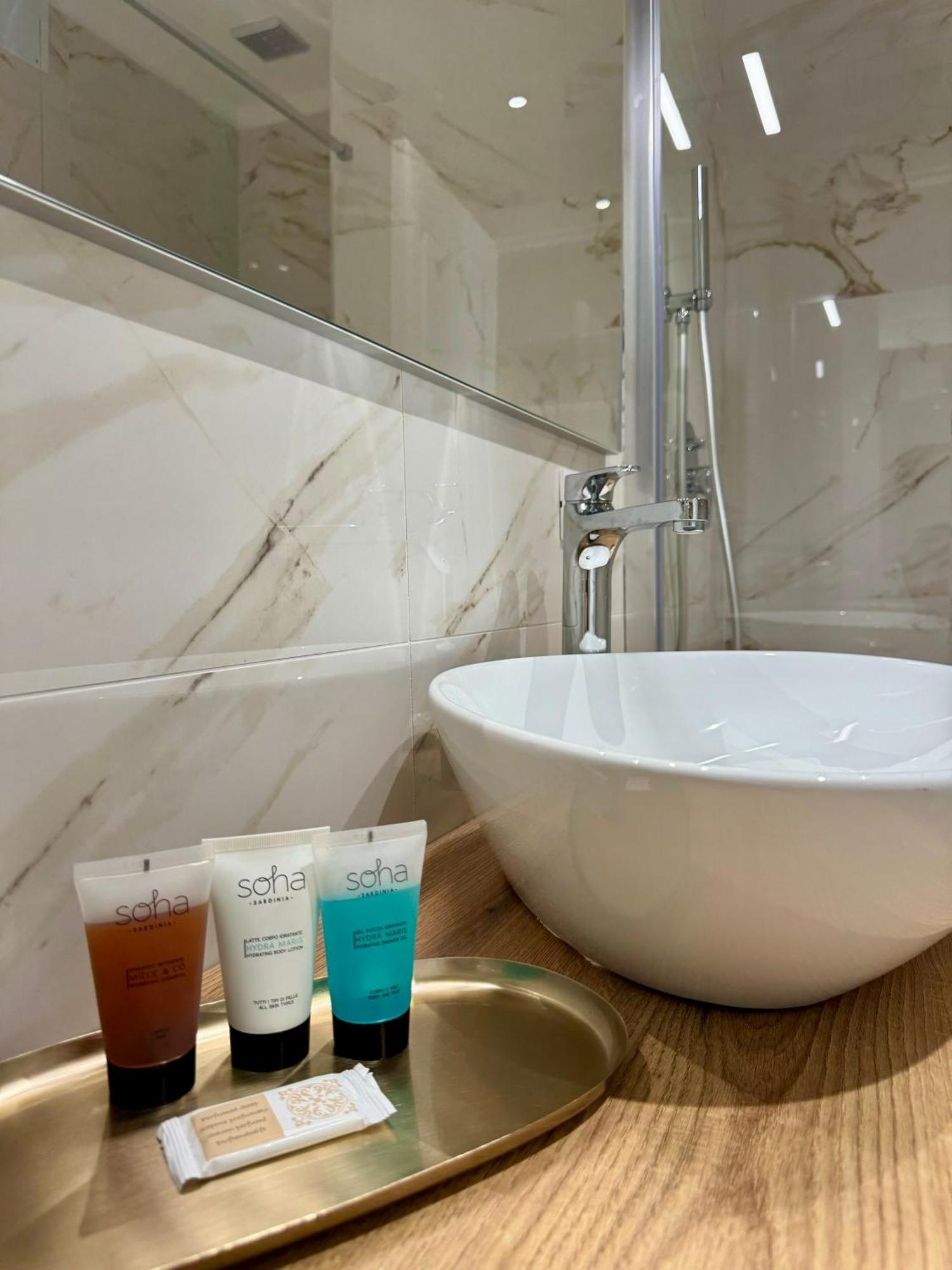 Feel Boutique Rooms Oristano Exteriör bild