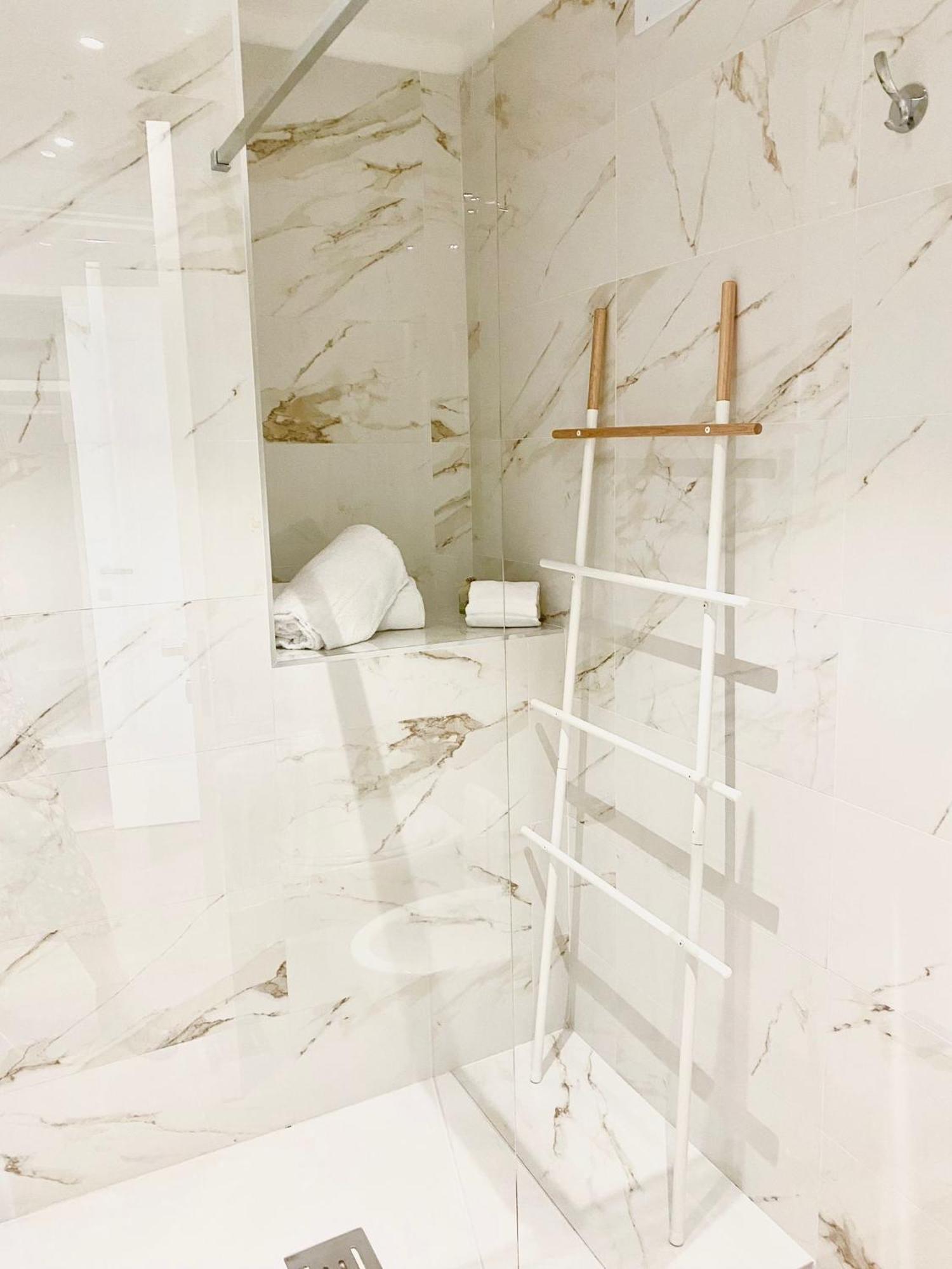 Feel Boutique Rooms Oristano Exteriör bild