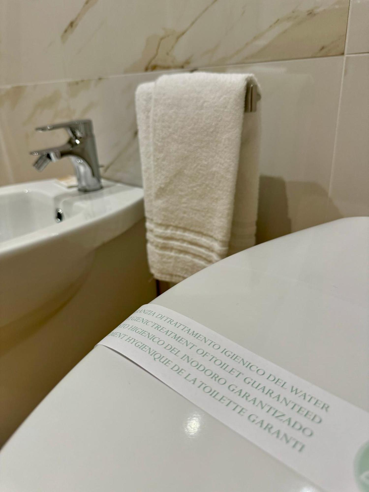 Feel Boutique Rooms Oristano Exteriör bild