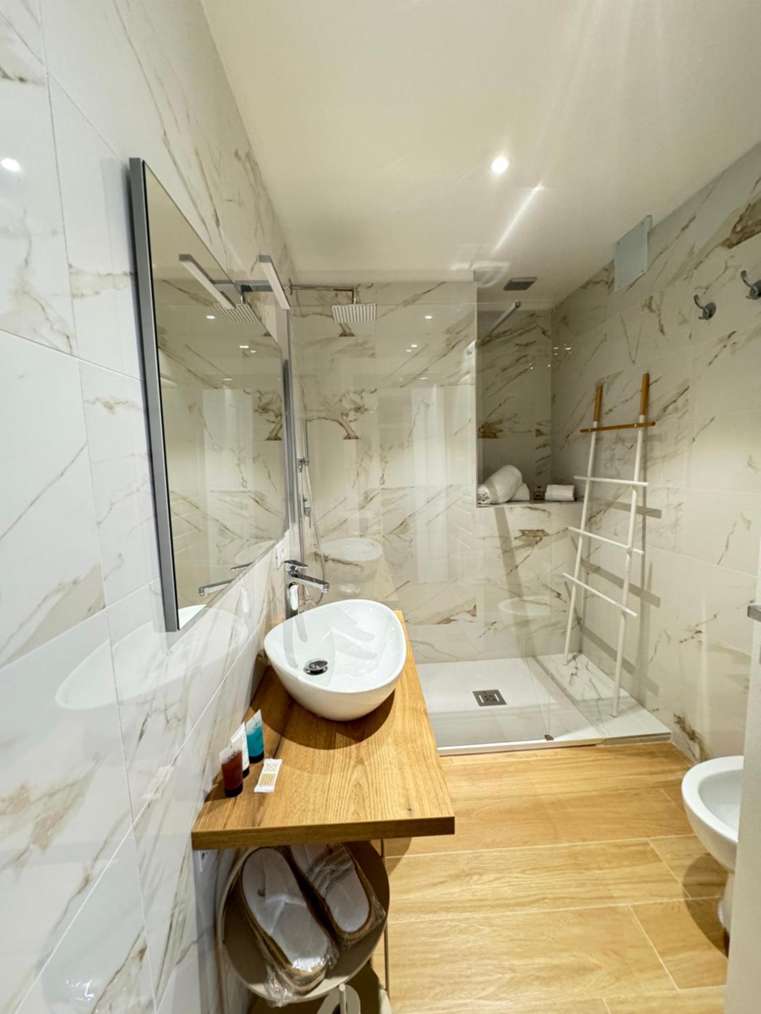 Feel Boutique Rooms Oristano Exteriör bild