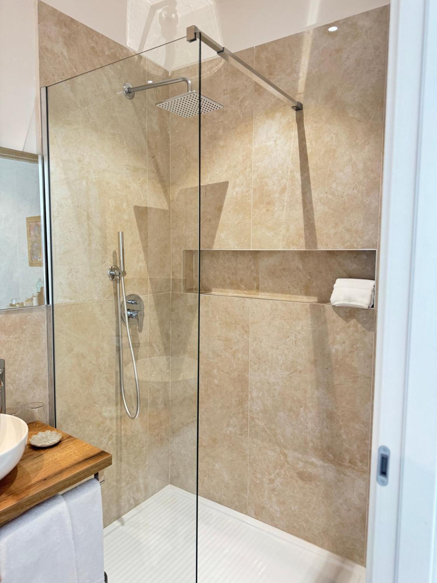 Feel Boutique Rooms Oristano Exteriör bild