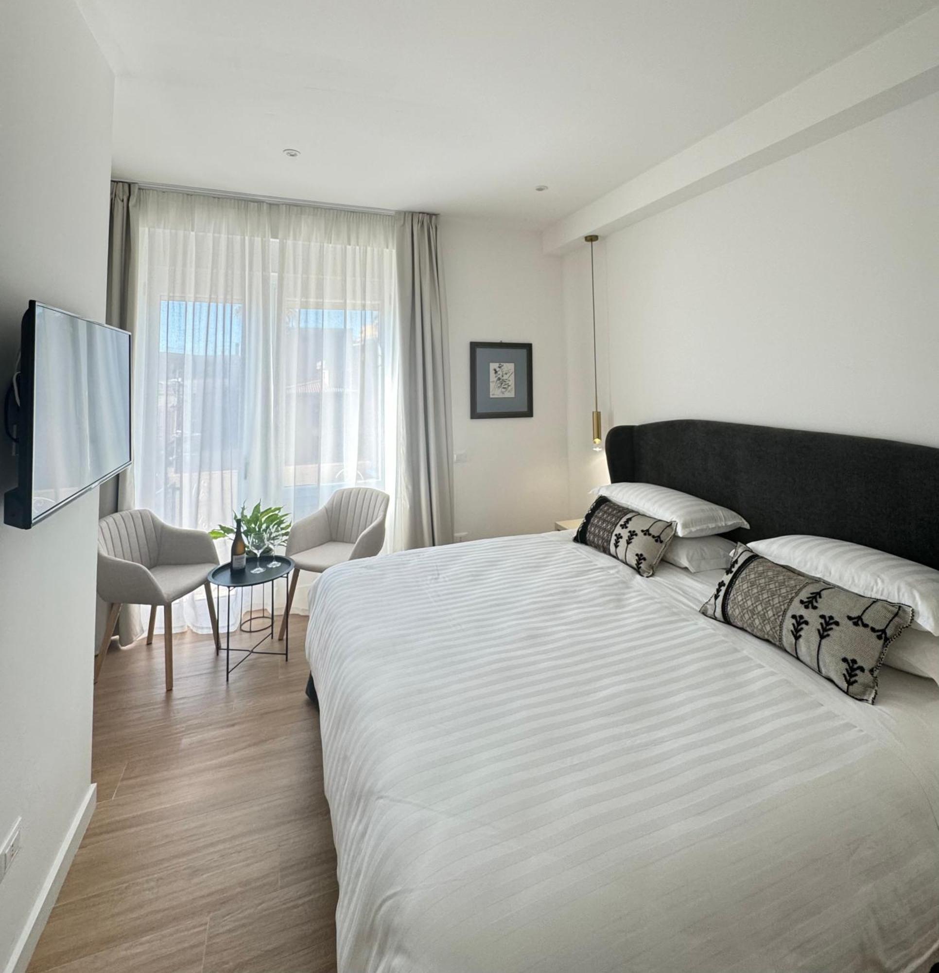 Feel Boutique Rooms Oristano Exteriör bild