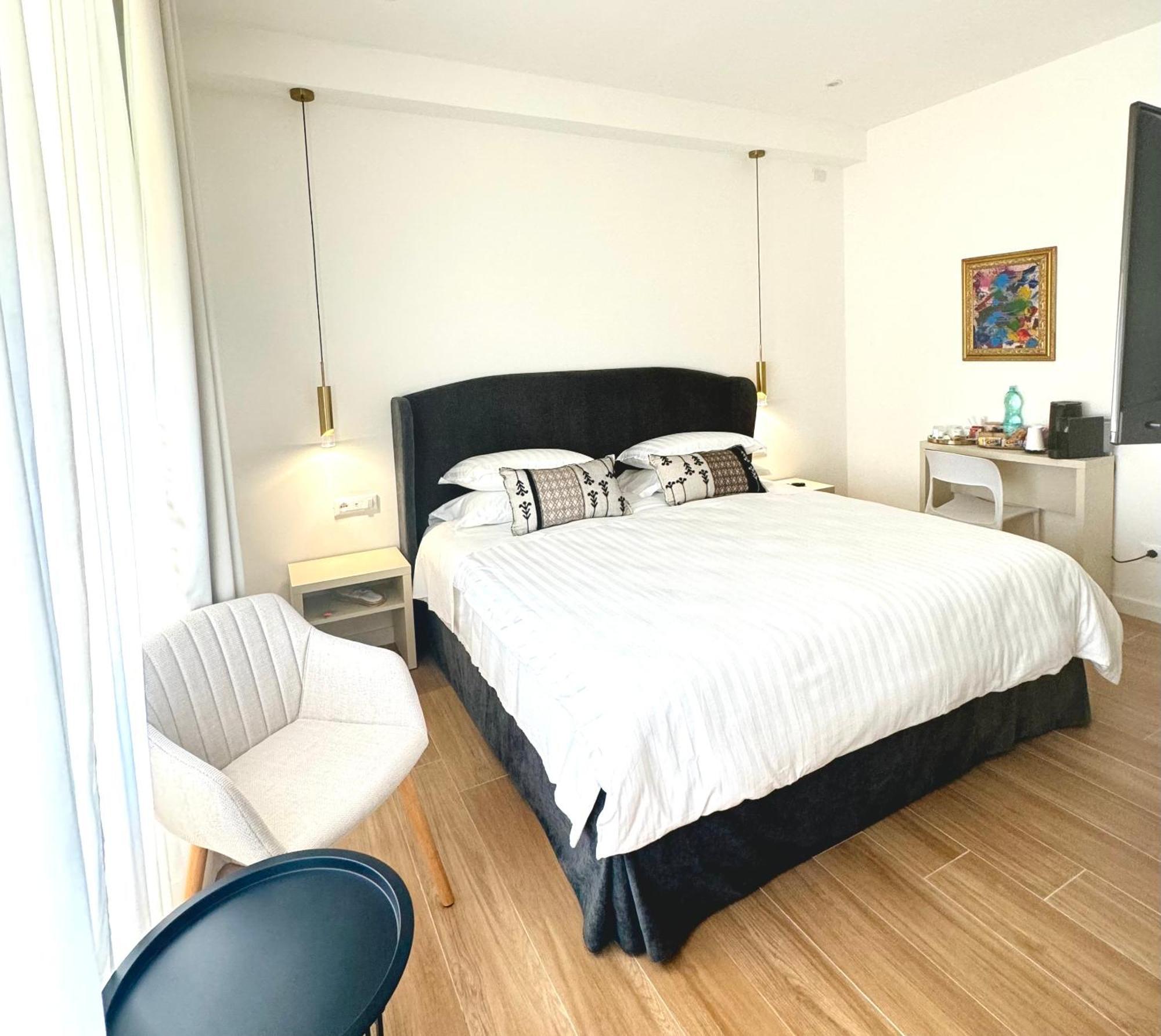 Feel Boutique Rooms Oristano Exteriör bild