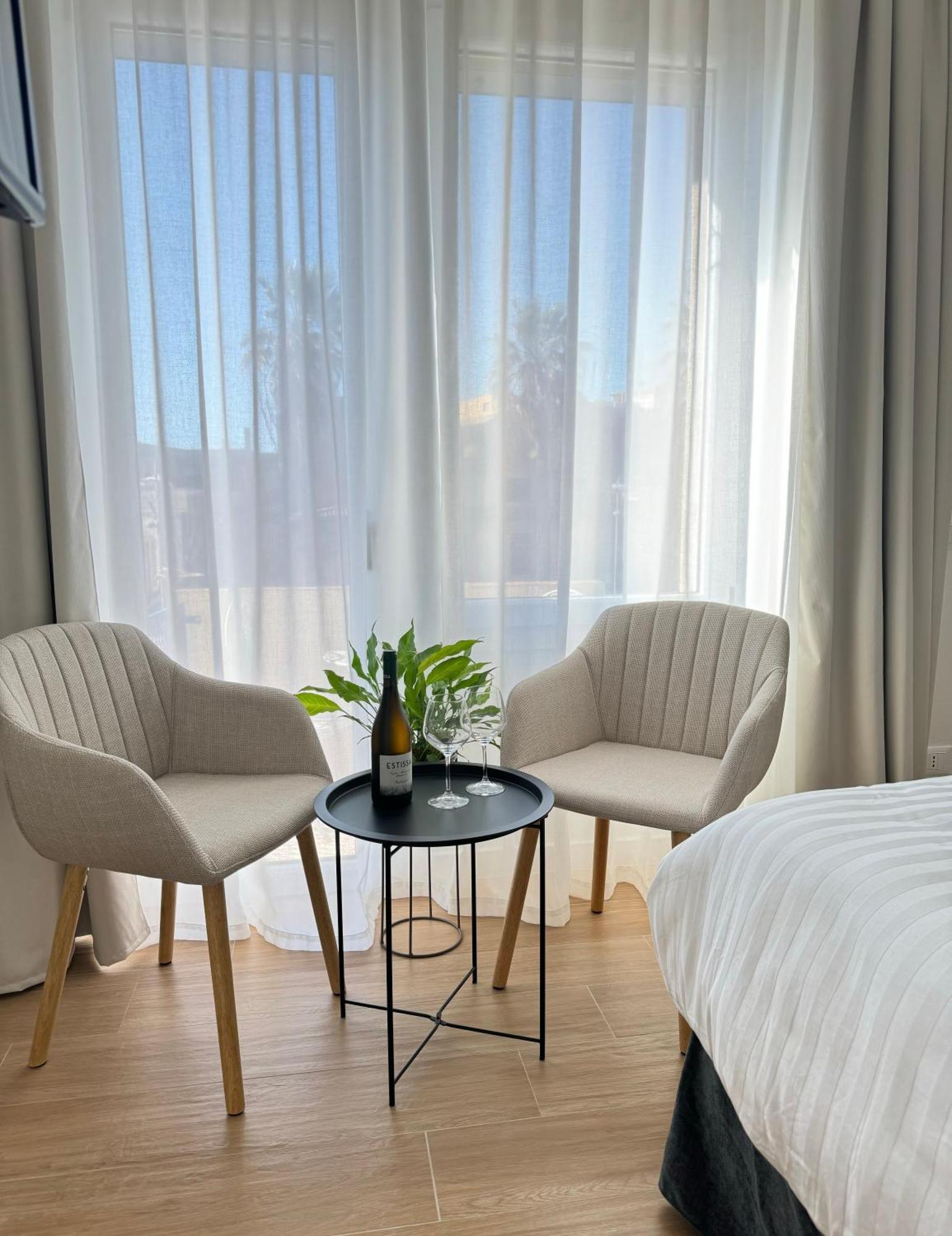 Feel Boutique Rooms Oristano Exteriör bild