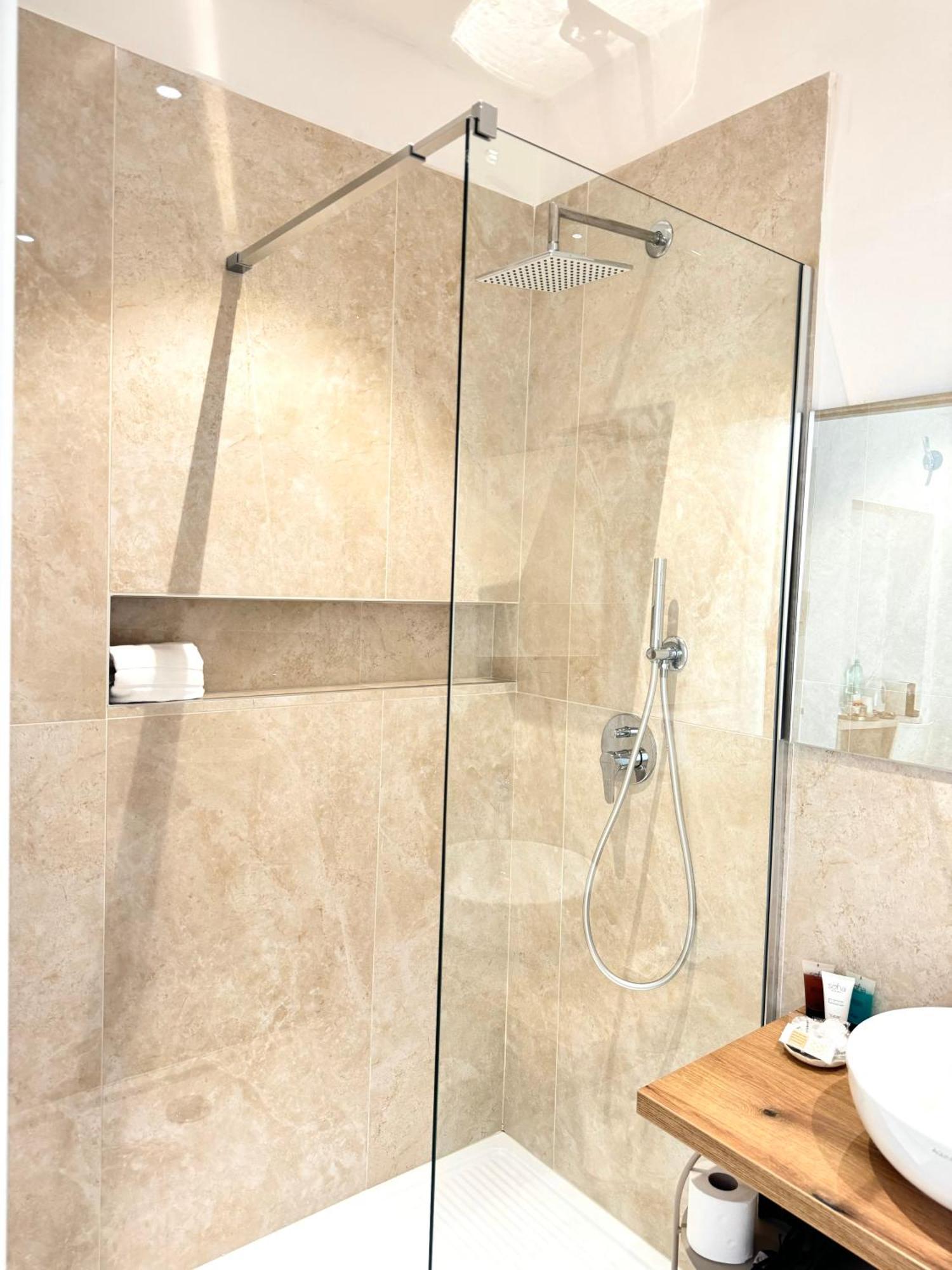 Feel Boutique Rooms Oristano Exteriör bild