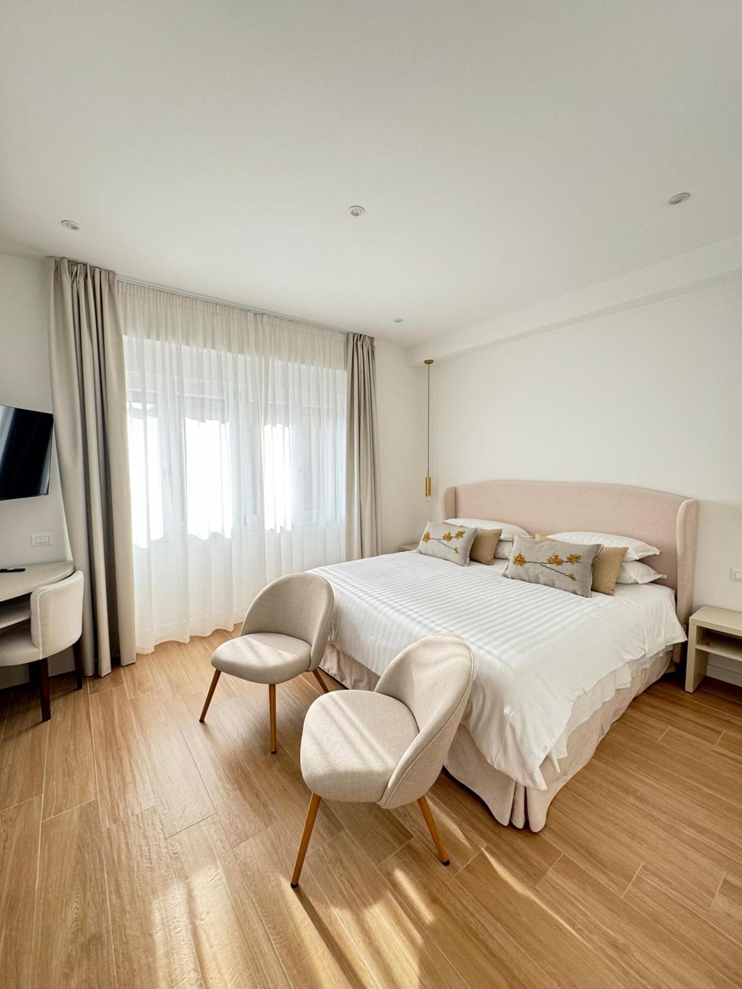 Feel Boutique Rooms Oristano Exteriör bild