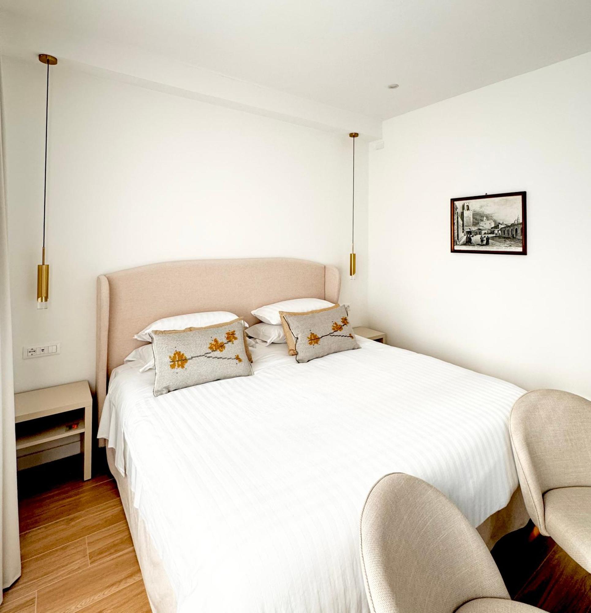 Feel Boutique Rooms Oristano Exteriör bild